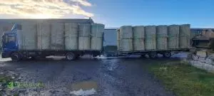 Seno malé hranaté balíky sláma 